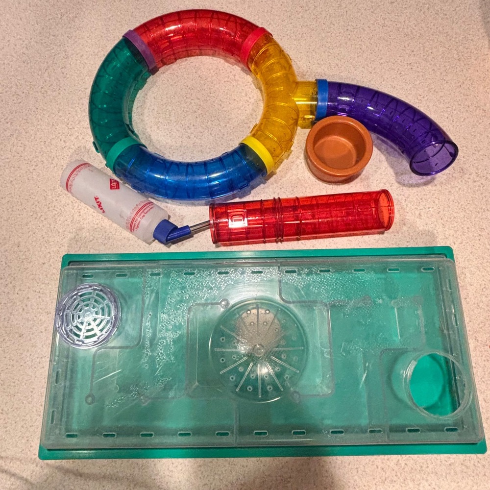 Hartz Play City Explore-a-Maze Lixit Water Bottle CritterTrail Fun-nels Hamster